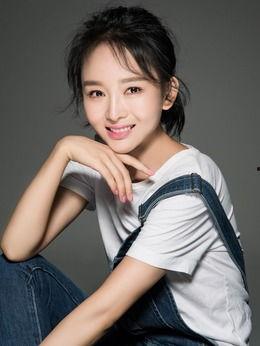 演员何苗苗个人资料,影视新星，多才多艺的青春面孔